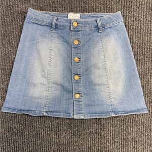 Celebrity Pink Light Wash Button Front Denim Skirt Size 7/28